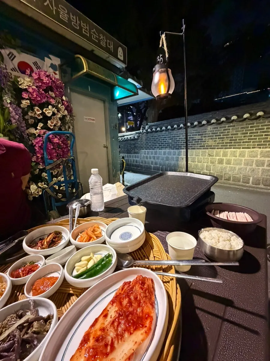 Evening outdoor scene at Tapgol Gongwon Jongno 3-ga