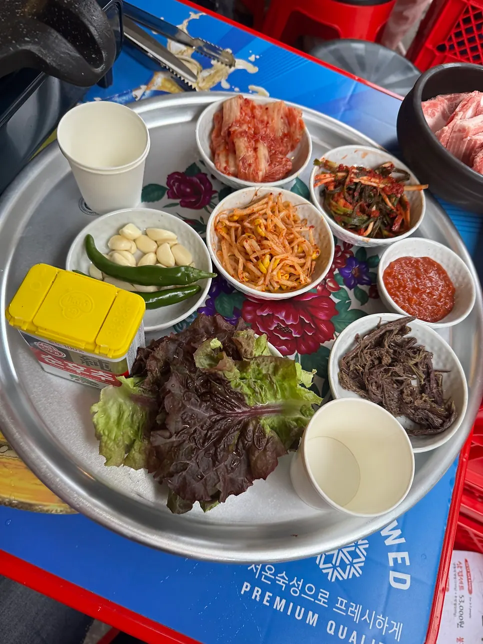 Basic side dishes including kimchi, fernbrake, bean sprouts, and green onion kimchi