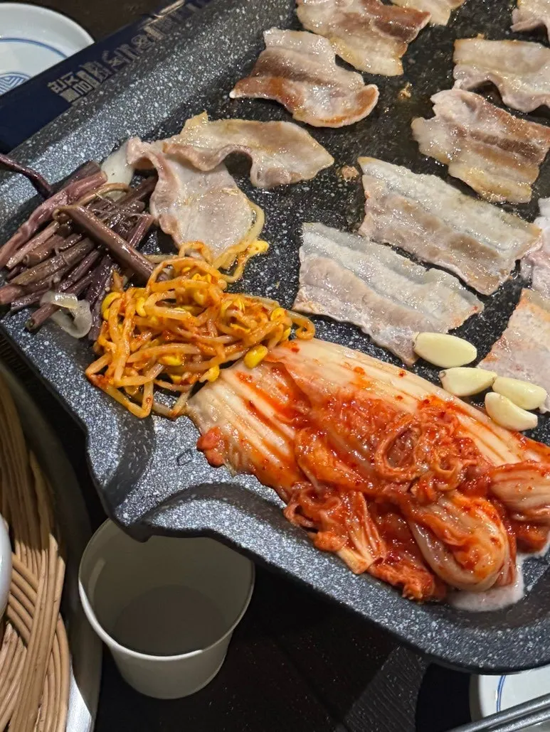 Kimchi and garlic grilled together with the meat