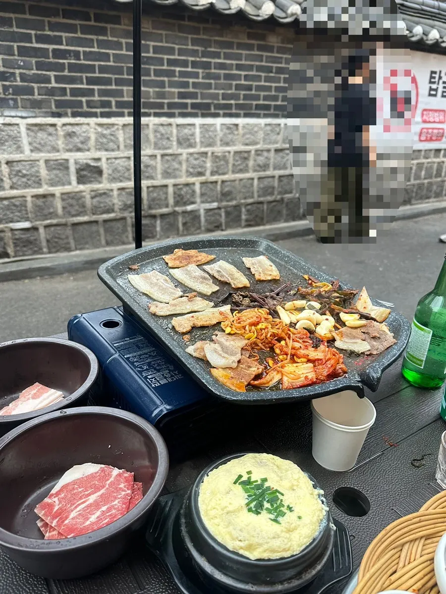 Refilled side dishes brought from the self-bar