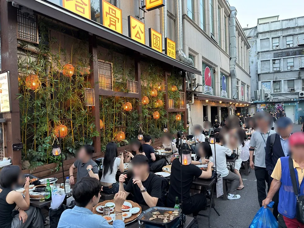 저녁 시간대 야장 내부 풍경