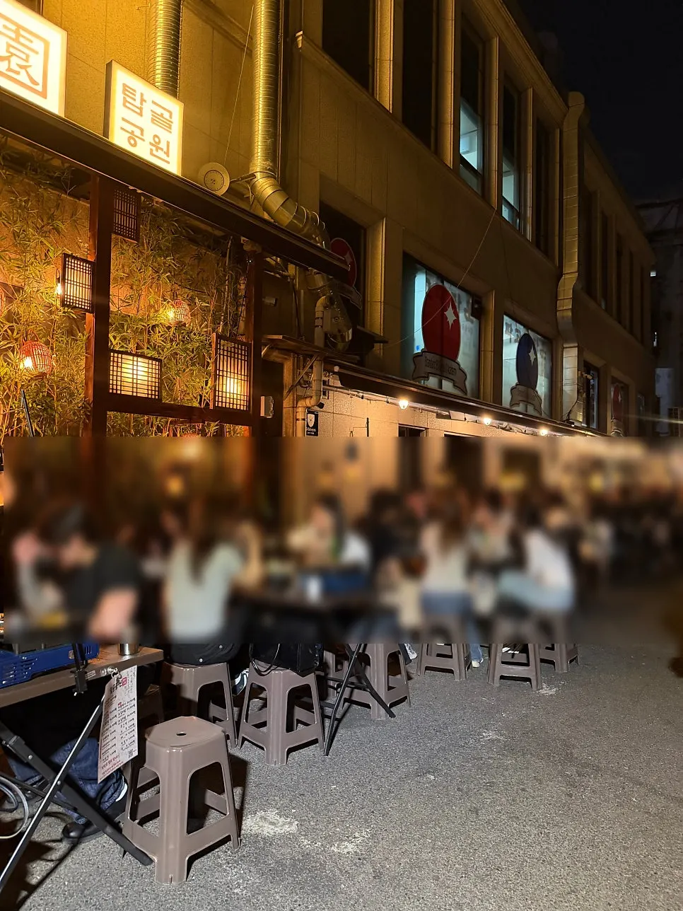 Outdoor seating at Tapgol Gongwon Jongno 3-ga Branch lit up in the evening