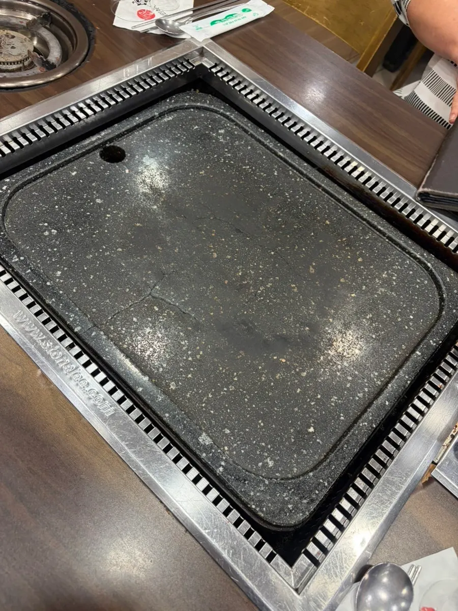시민식당 고기 굽는 테이블 세팅
