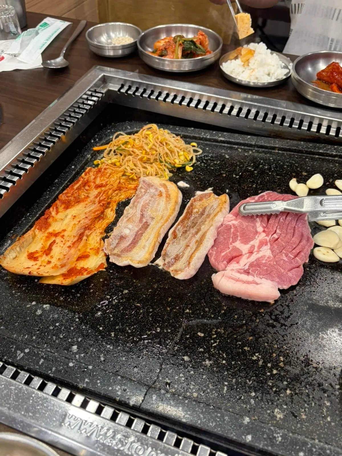 구워진 시민삼겹살과 목살