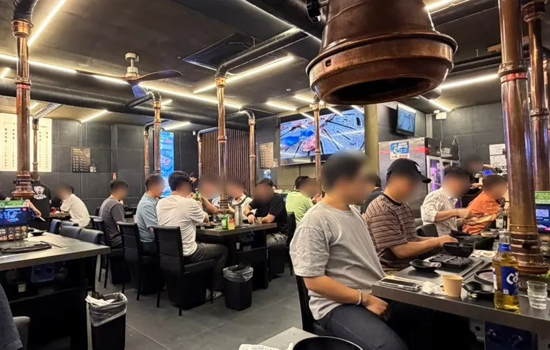 Visiting Cham Dwaejitgan near Jongno 3-ga Station