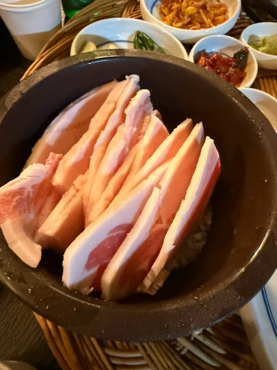 Thinly sliced frozen pork belly grilling