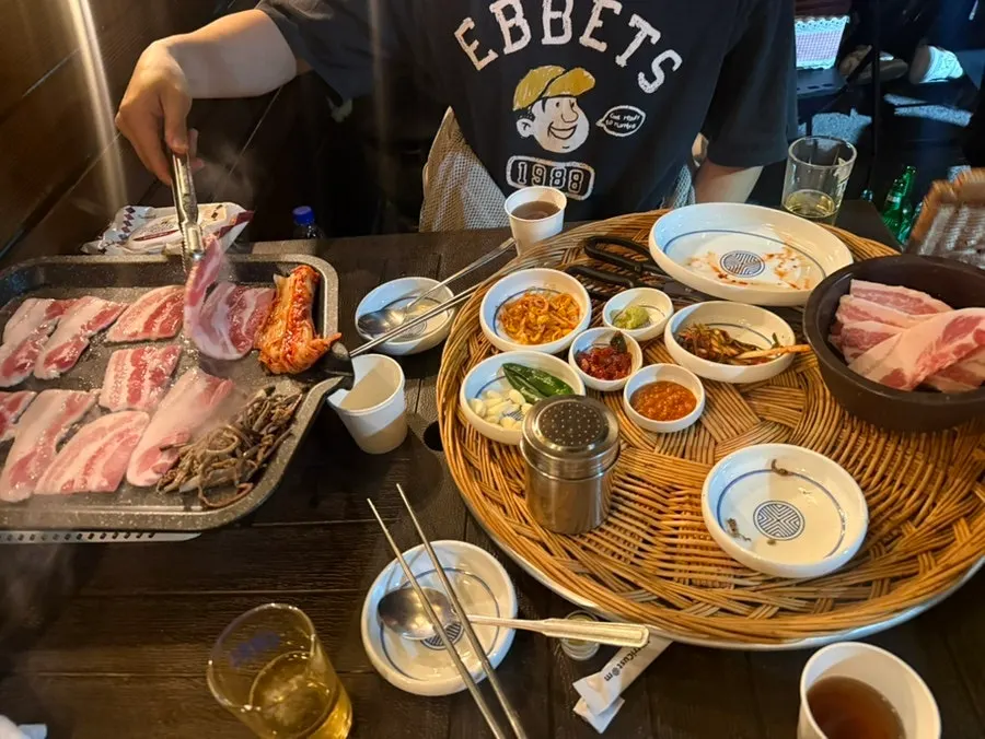 Wide horizontal view of outdoor seating at Tapgol Gongwon Jongno 3-ga Branch