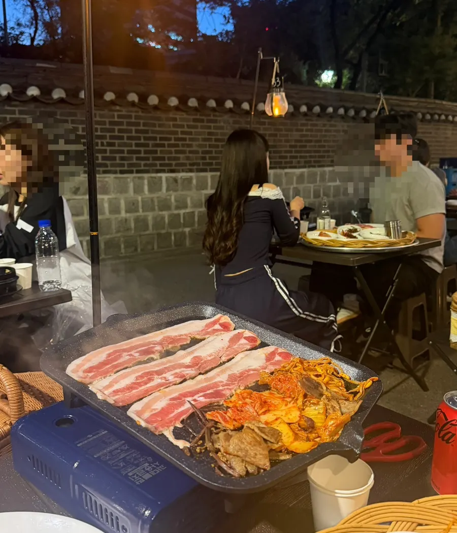 Outdoor dining atmosphere at Tapgol Gongwon Jongno 3-ga Branch