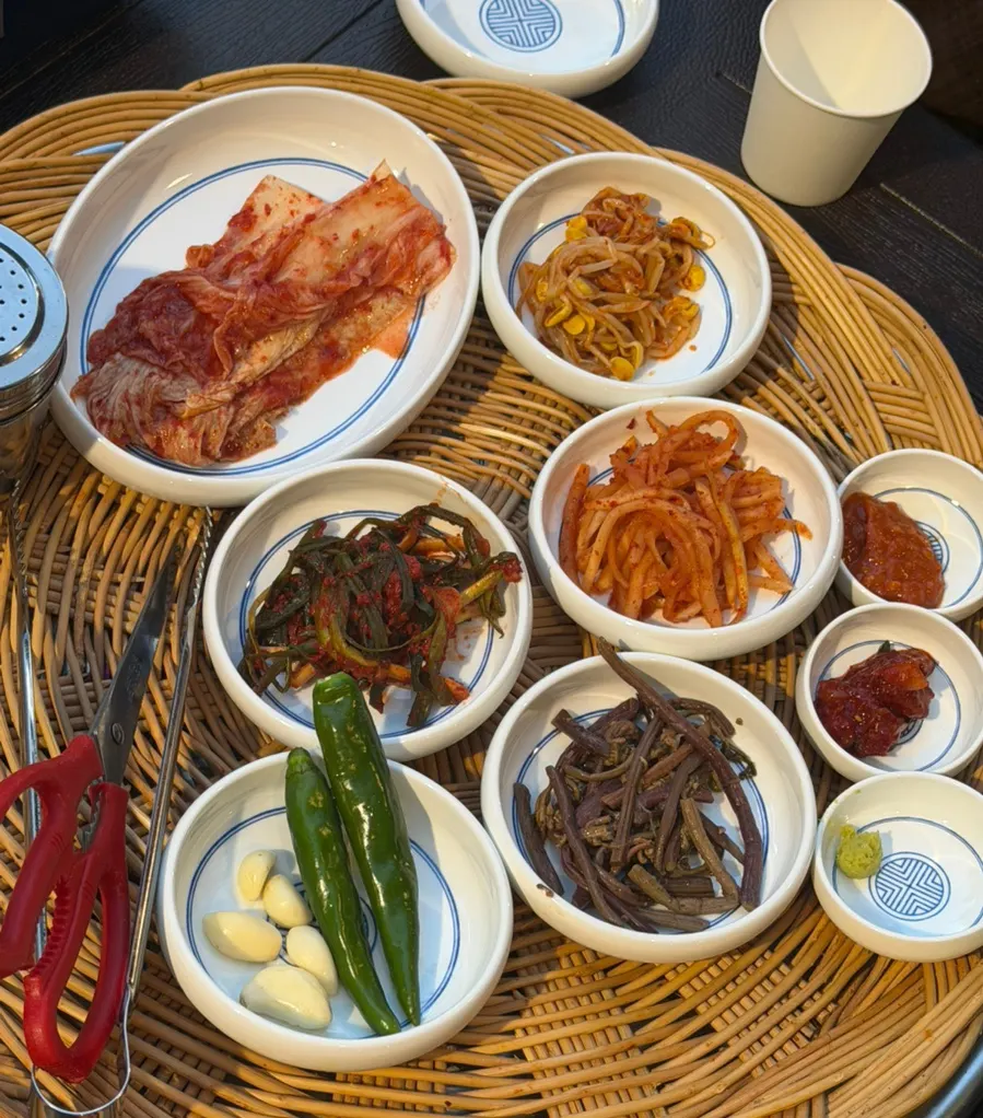 Tapgol Set with banchan in a basket