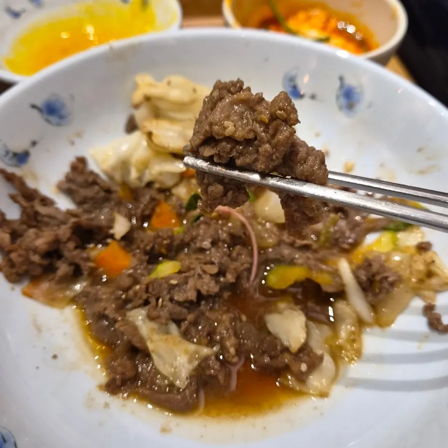 양념이 밴 숯불소불고기 클로즈업