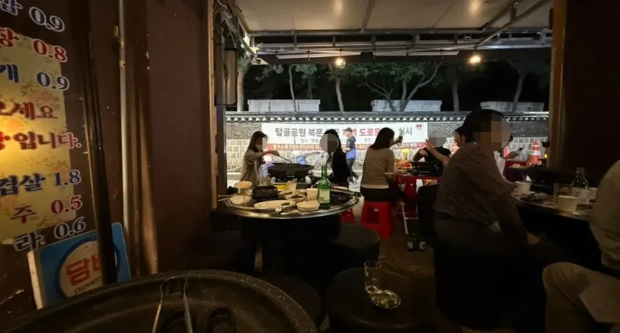 Night view of the Jongno 3-ga outdoor dining street after sunset