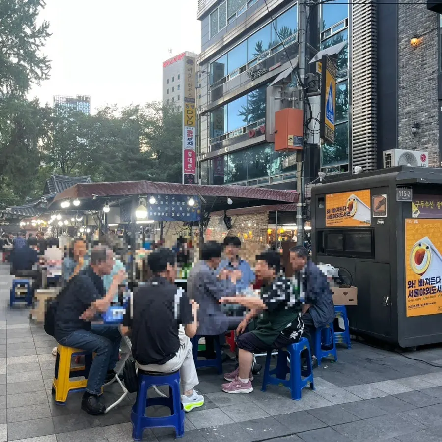 钟路3街站5号出口附近安静的街道