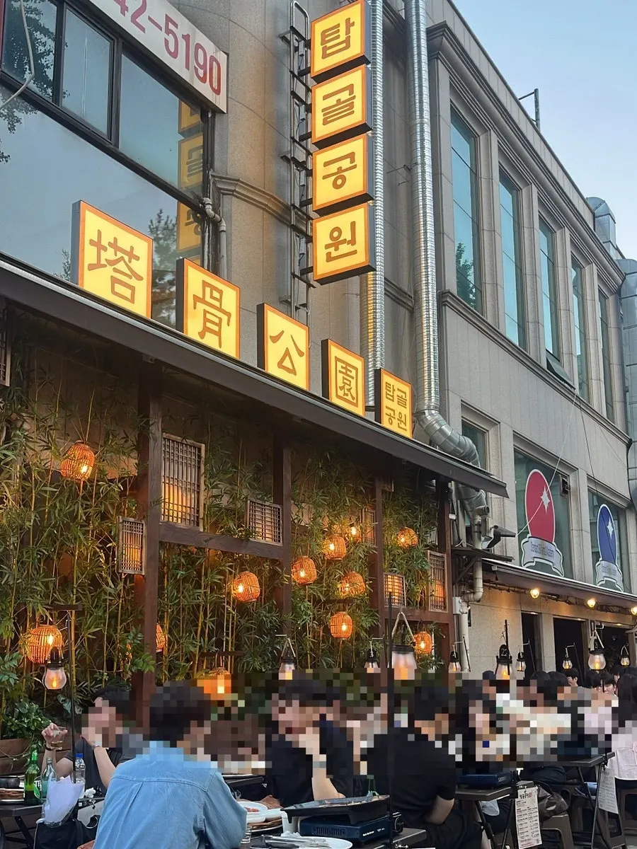 只有户外座位的塔谷公园钟路3街店野场