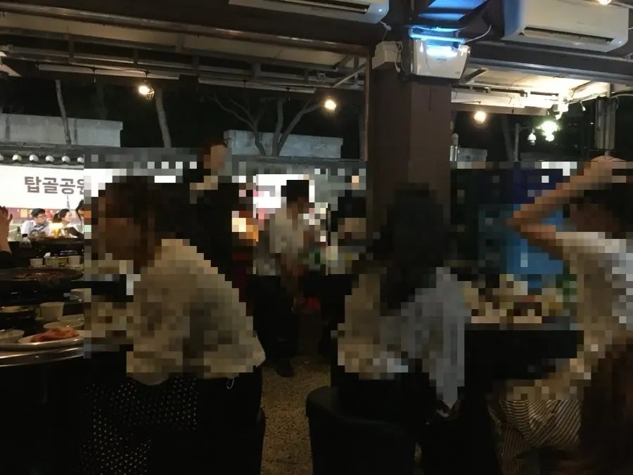 Open-layout indoor seating at Chowon Restaurant Jongno 3-ga Branch