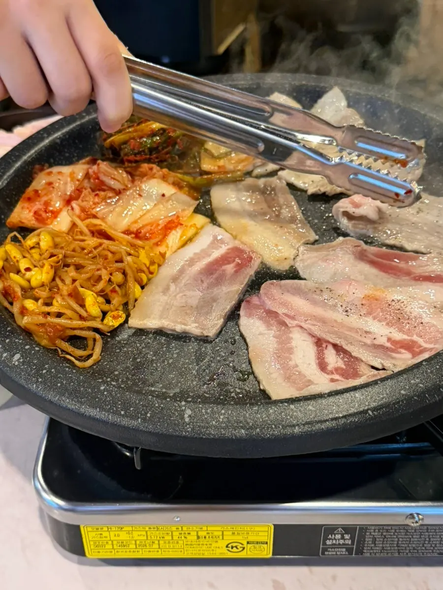 Grill pan with pork belly edges cooked crispy
