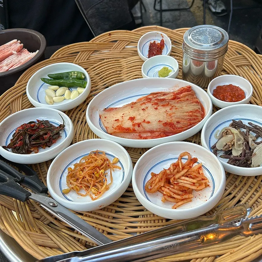 Glasses, cutlery, and wet wipes in a basket beside the table