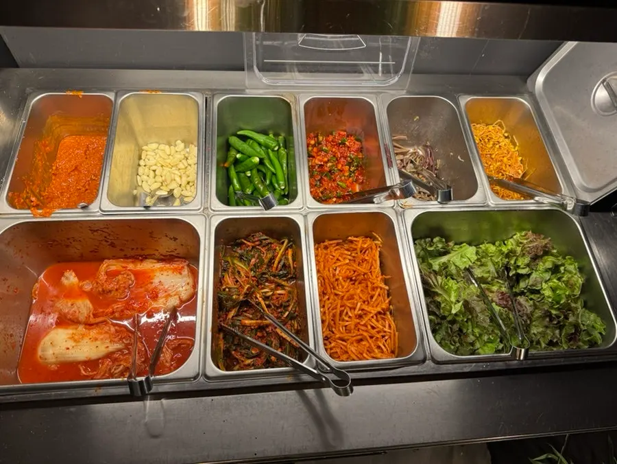 Restaurant self-bar for refilling side dishes