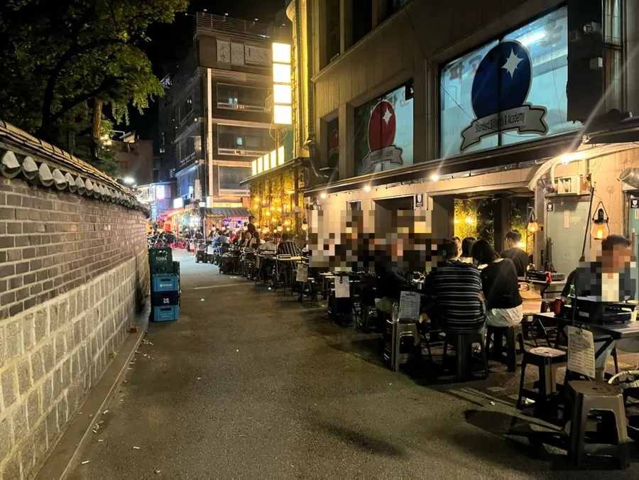 Outdoor dining atmosphere beside a stone wall