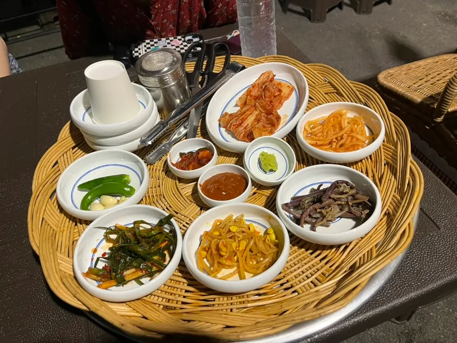 Basic side dishes served with the meat
