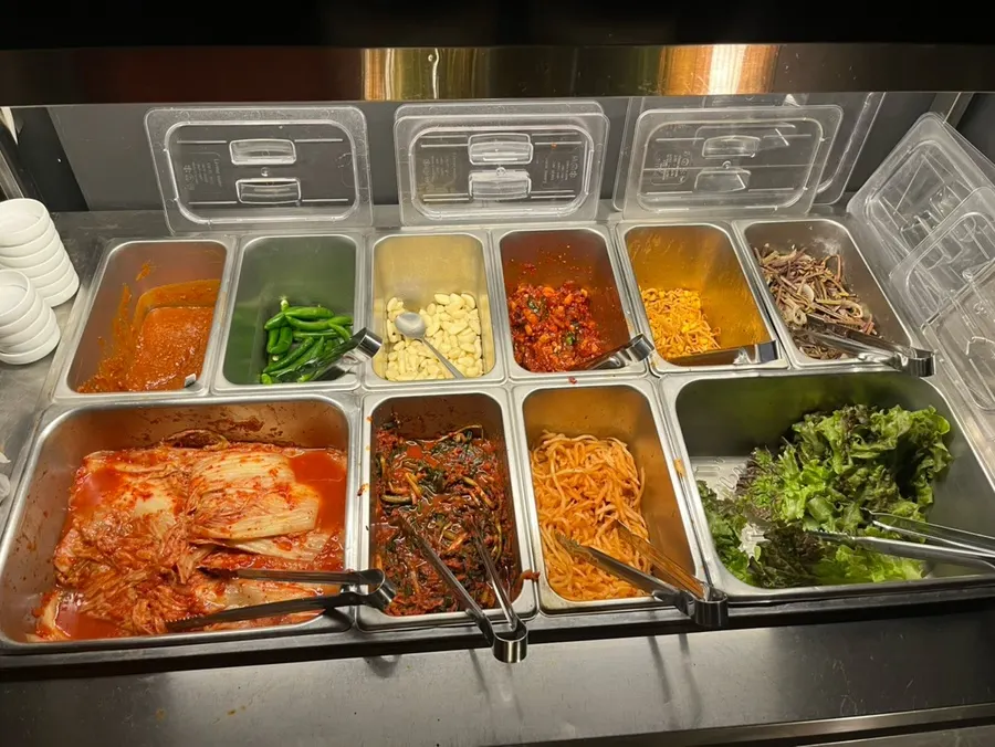 Self-service bar for basic side dishes