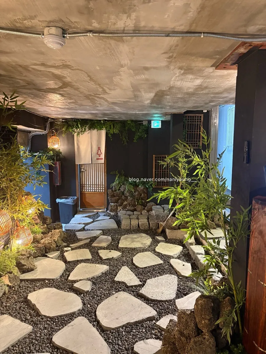 Store signage and entrance of Tapgol Gongwon Jongno 3-ga Branch