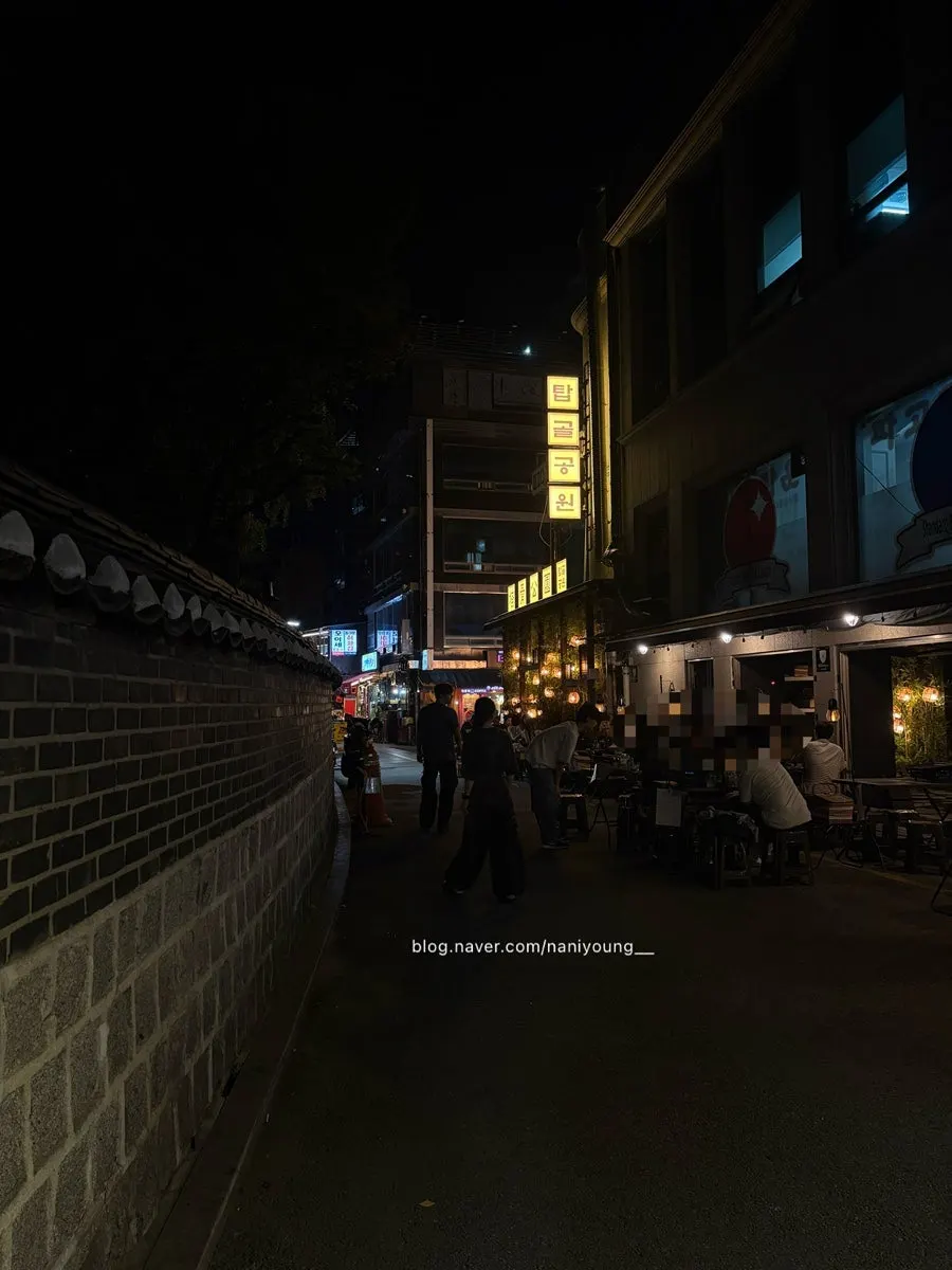 Evening seating atmosphere on the Jongno 3-ga patio