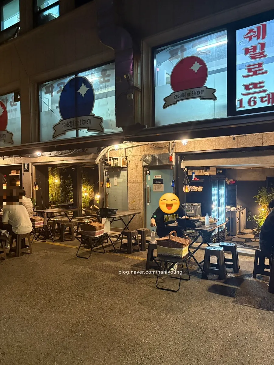 The all-outdoor patio dining area