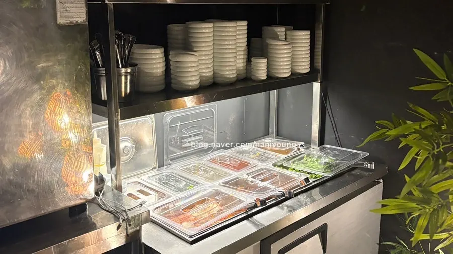 Self-serve side dish bar