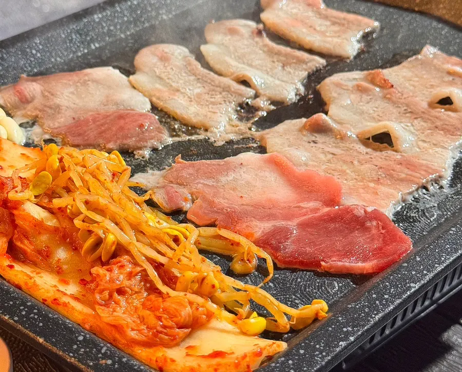 Flash-frozen flower-cut pork neck with a balance of fat and lean meat