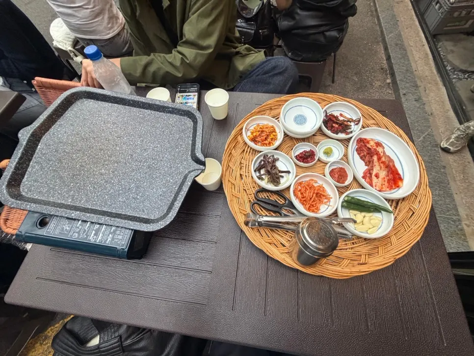 Table setting after being seated at the outdoor BBQ spot