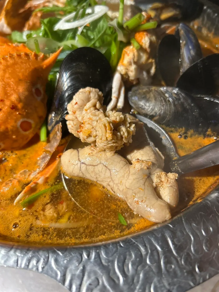 Blue crab roe soup with roe and fish milt