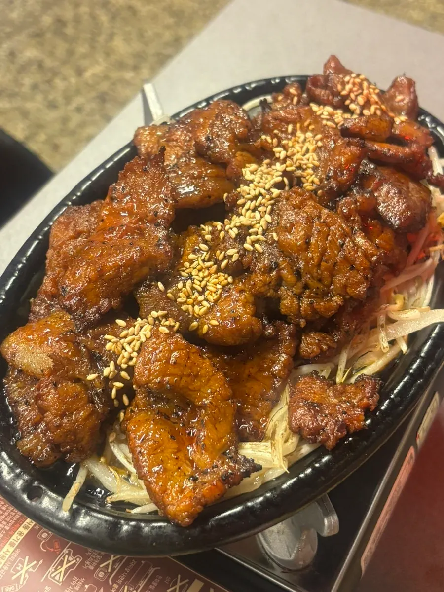 Gochujang-marinated red pork belly for 2-3 people
