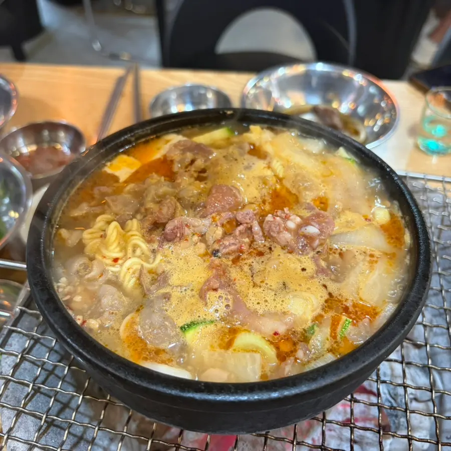 라면사리를 추가한 된장찌개