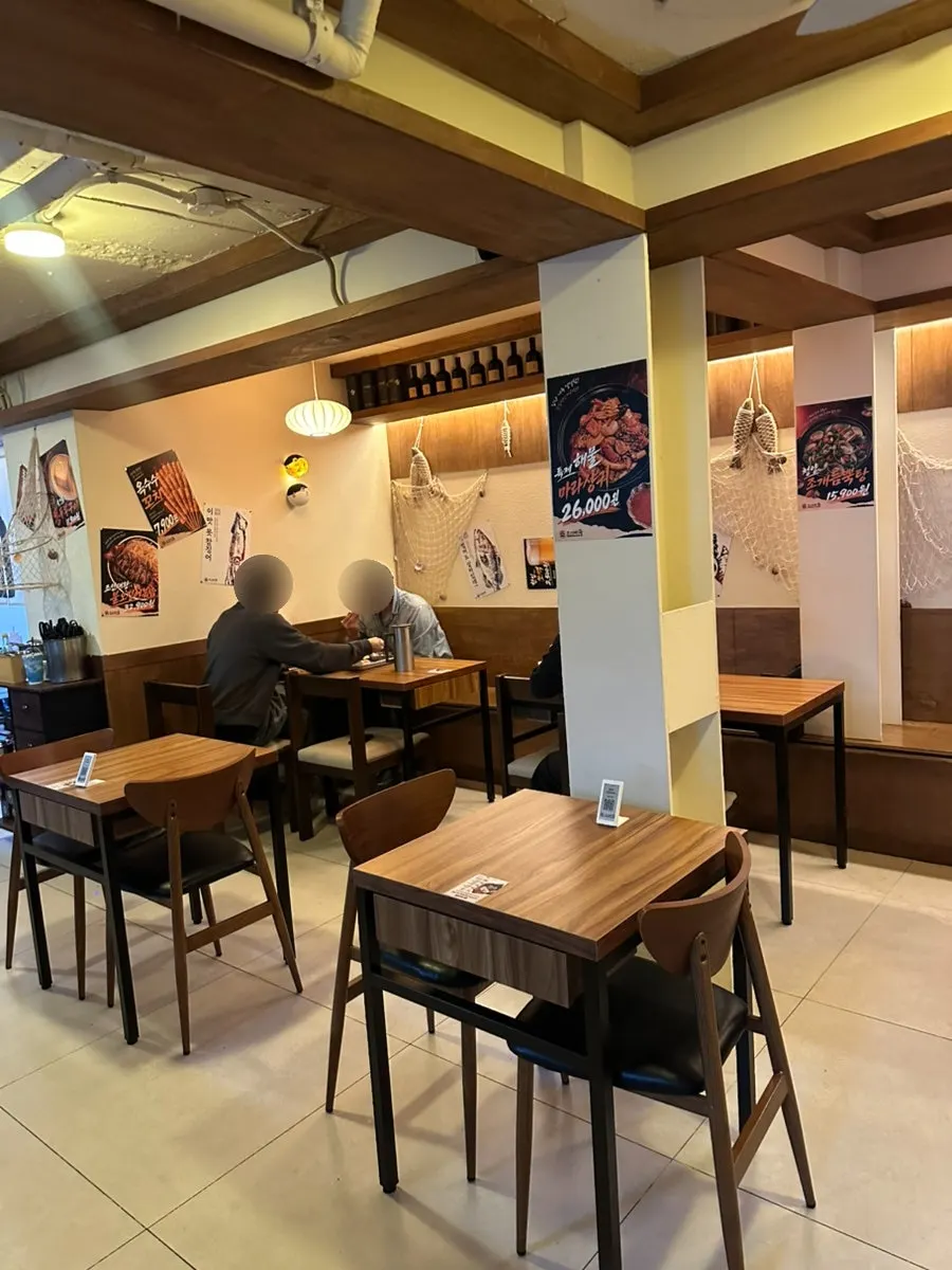 Bar-style dachi seating at Joseonmakhae