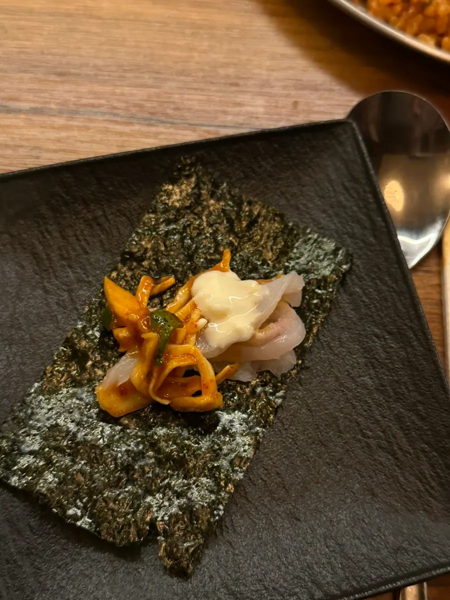 Cabbage salad and vegetable sauce served with makhoe