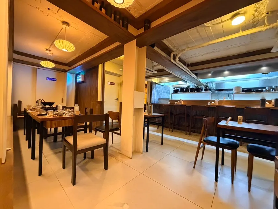 Hall seating and lighting at Joseonmakhae