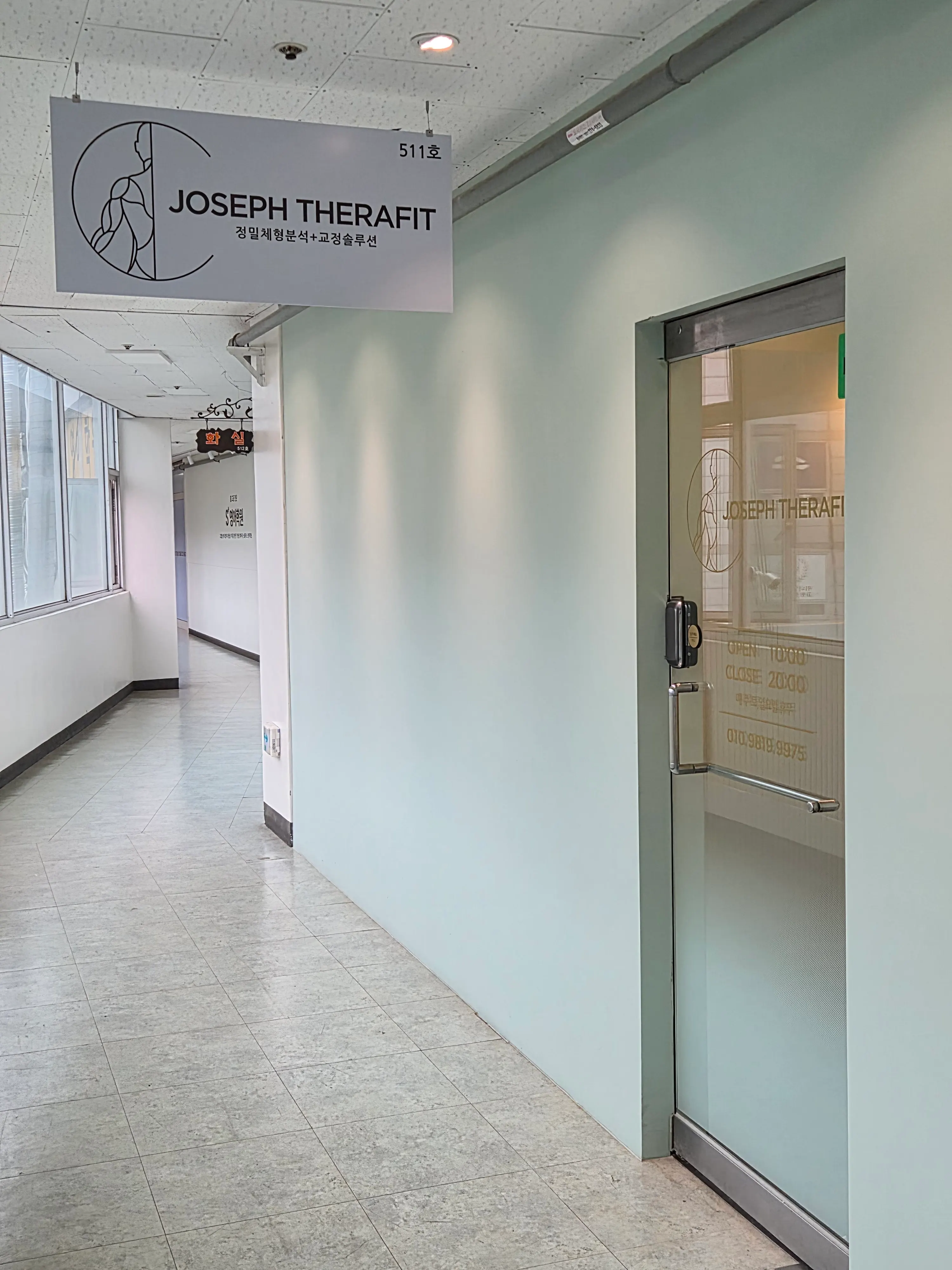 Exterior of Sinbong Jonghap Sangga building where Joseph Therapfit is located