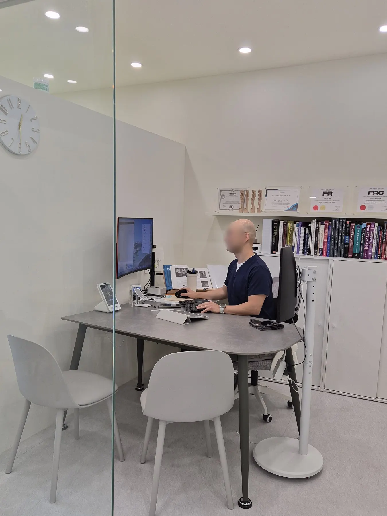 Interior of the center where the posture consultation takes place