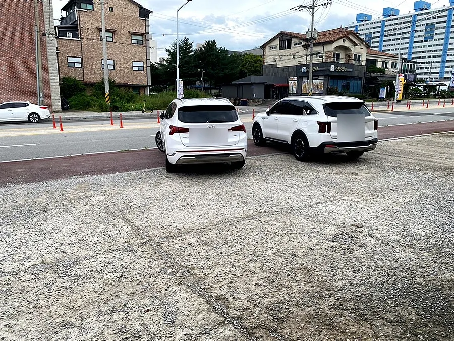 Free parking space in front of the restaurant