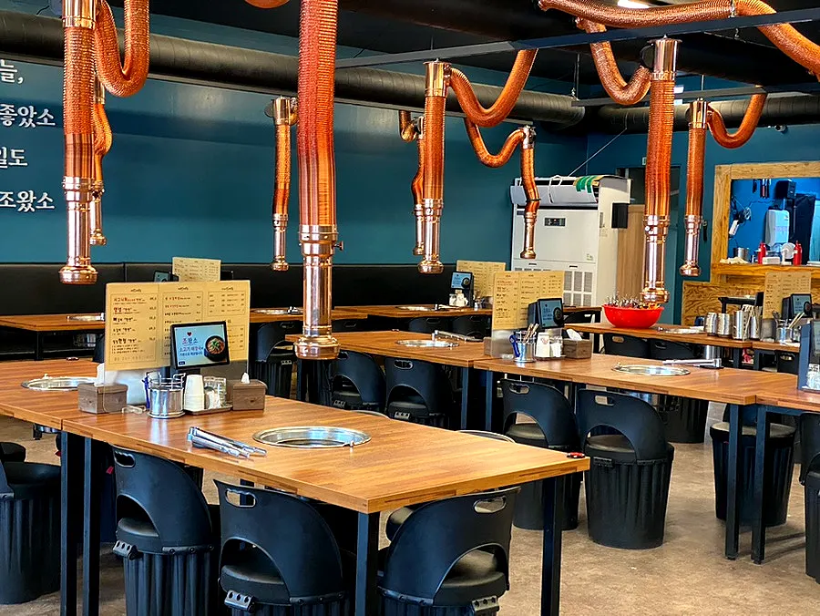 Seating inside Jowatso on a weekday afternoon