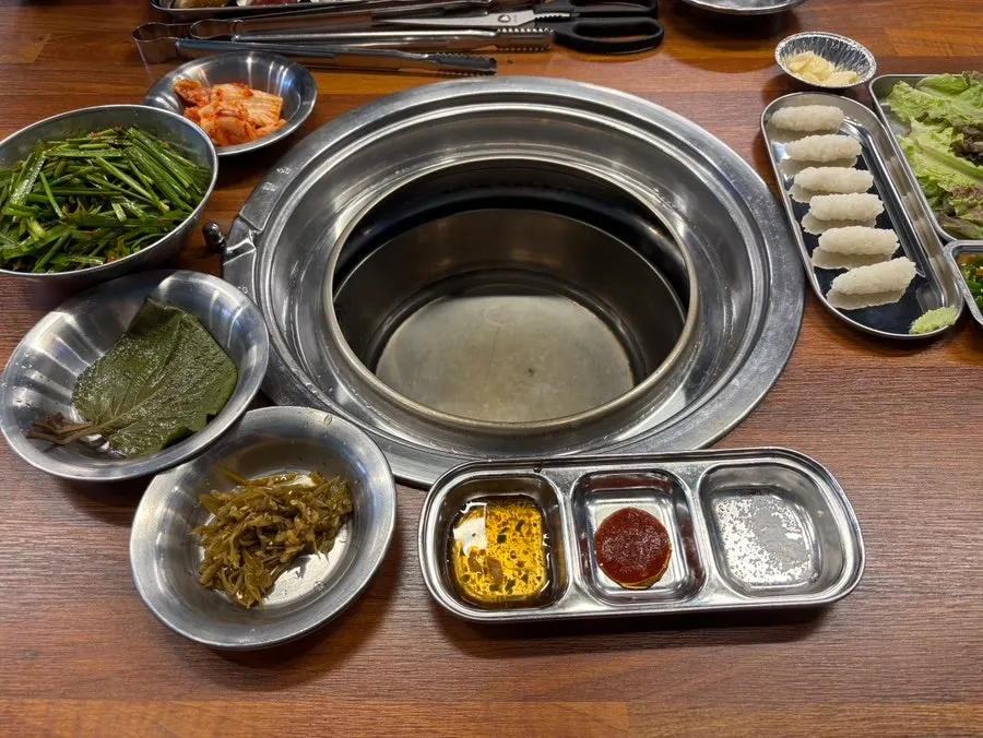 A plate of raw signature special cuts, 850g
