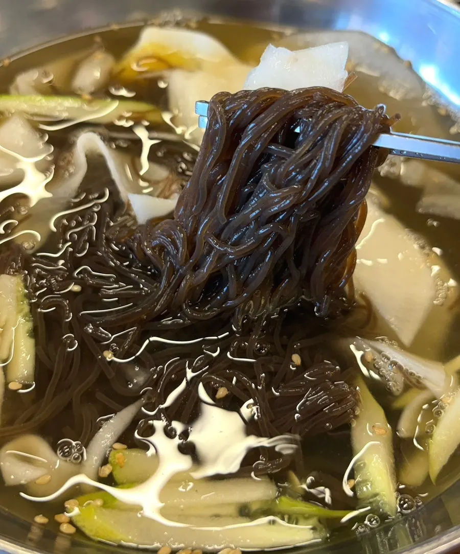 A bowl of Jowatso's garak udon