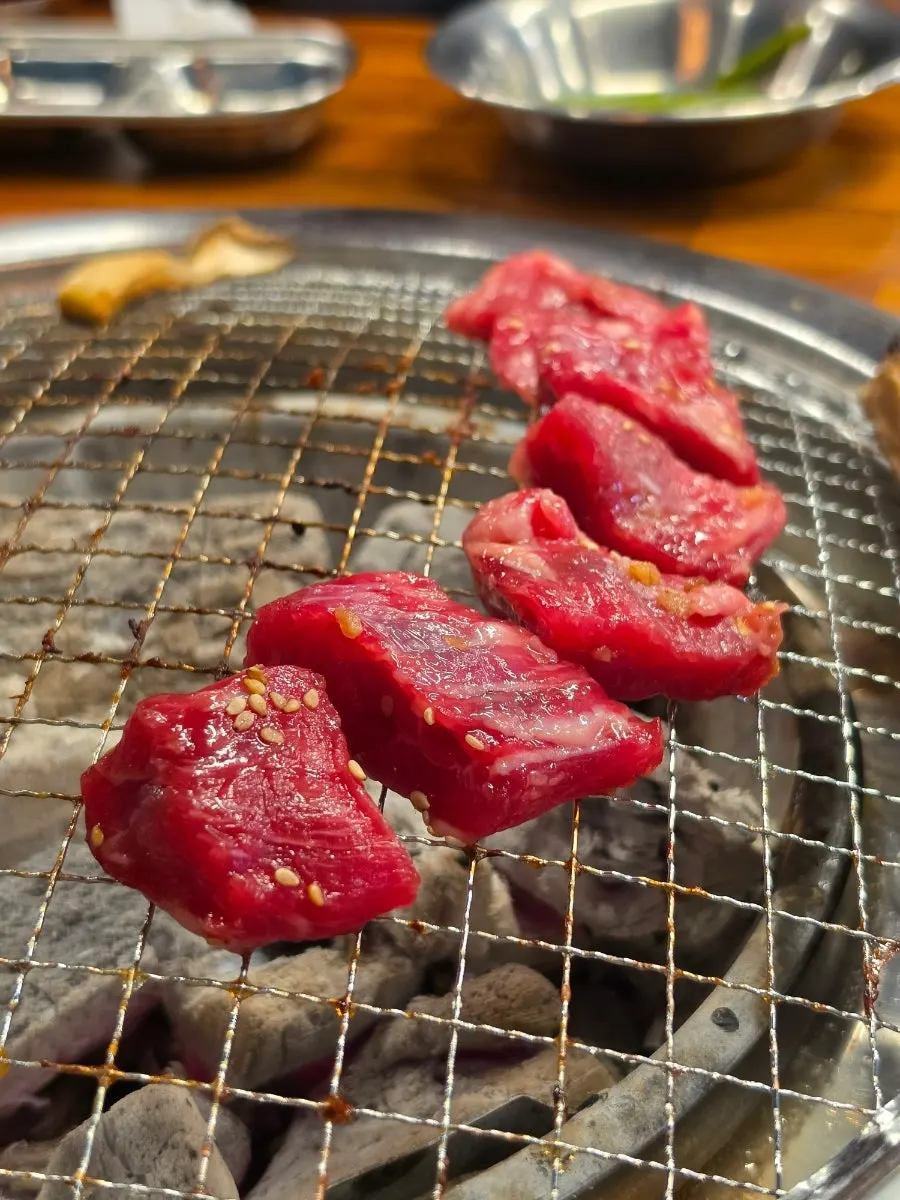 Thịt bò ướp được nướng cuối cùng