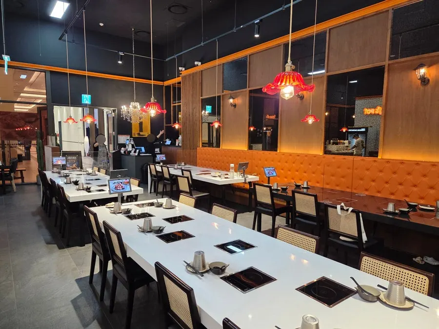 1인 인덕션이 놓인 제이스팟 마곡점 바테이블 좌석