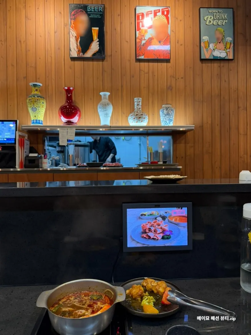 Spacious, clean interior of J's Pot Magok Branch