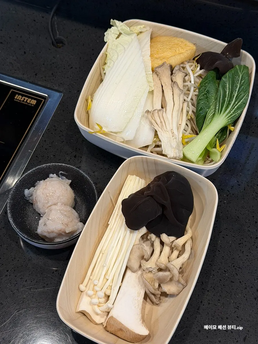 Noodles and dumplings included in the Beef Set
