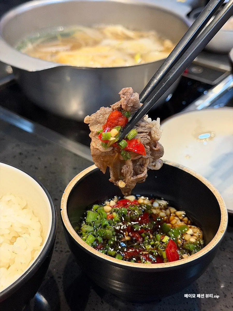 Hot pot beef dipped in sauce