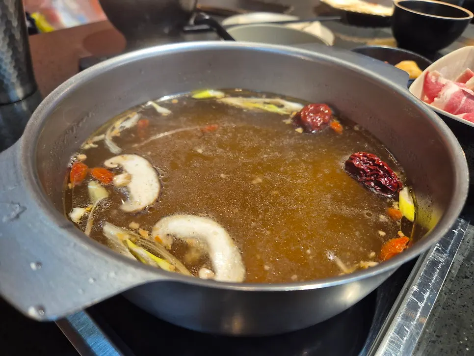 대추가 들어간 기본 육수