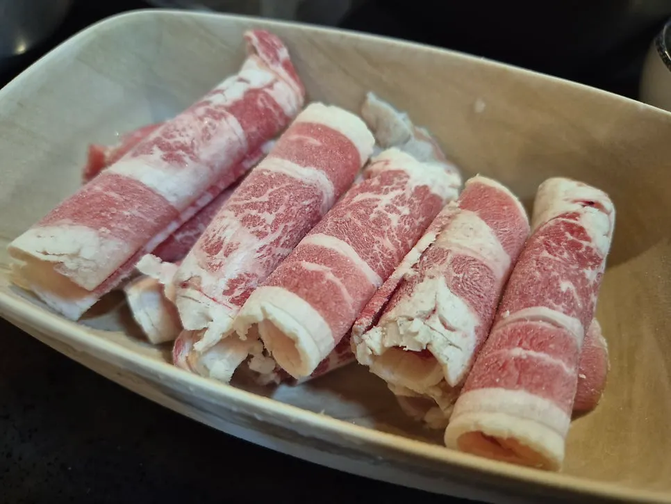 얇게 썬 우삼겹 100g