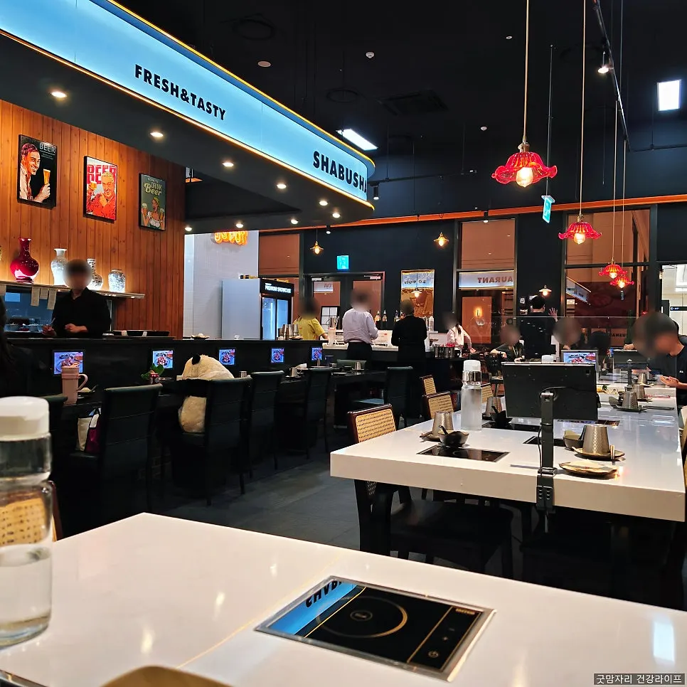 Restaurant filling up with lunchtime guests